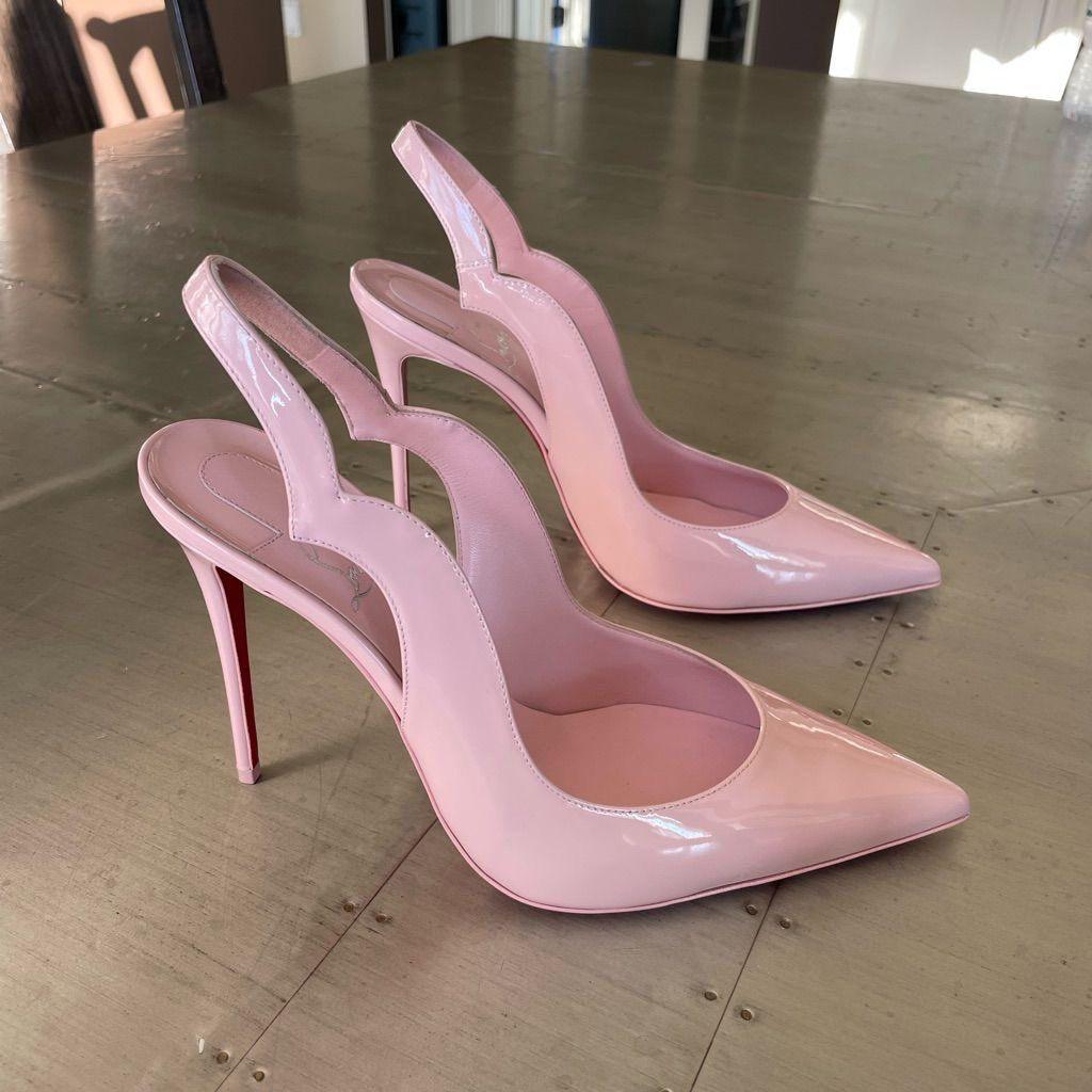 Christian Louboutin Hot Chick Sling – Vernis rose poudré slingback semelle rouge